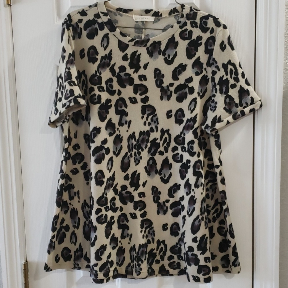 Anthropologie Entro Leopard Swing Top